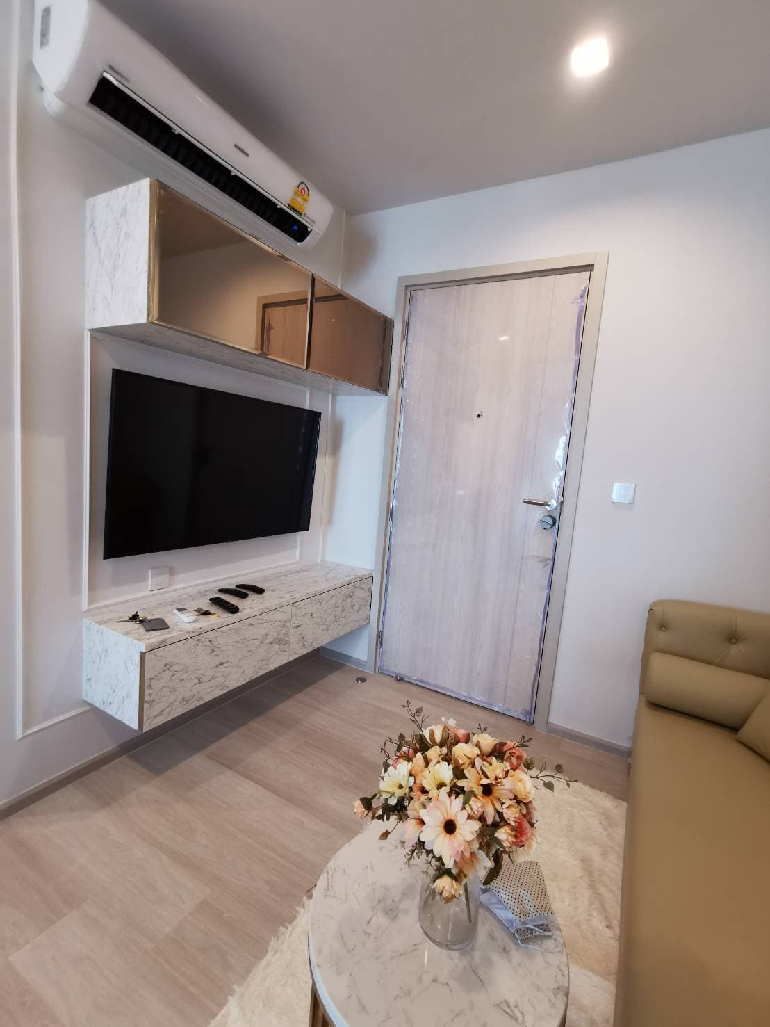 1645 – 103_living_room.jpg