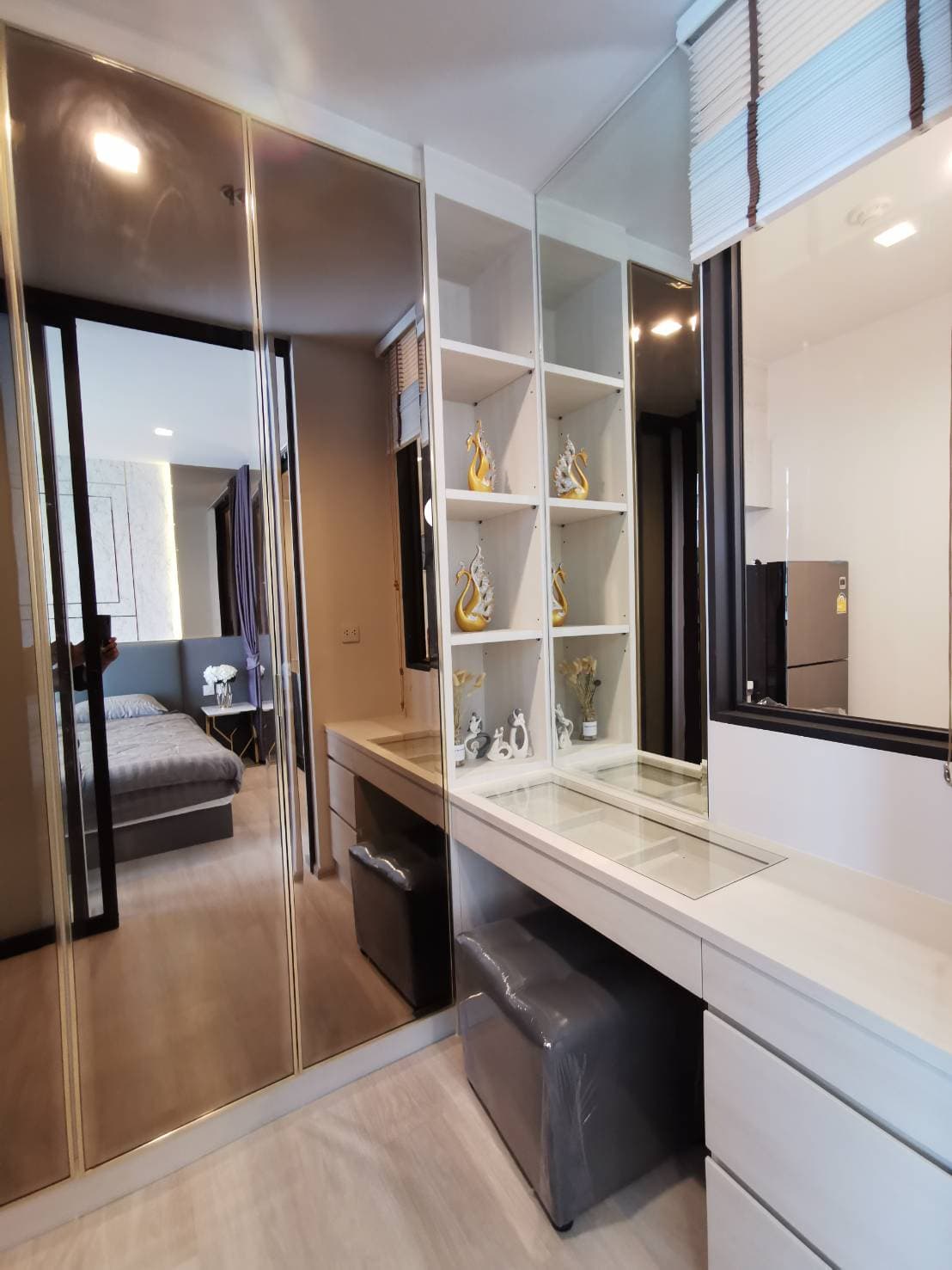 1645 – 301_bathroom.jpg