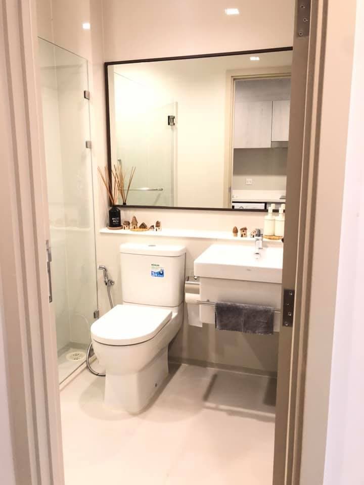 1647 – 303_bathroom.jpg