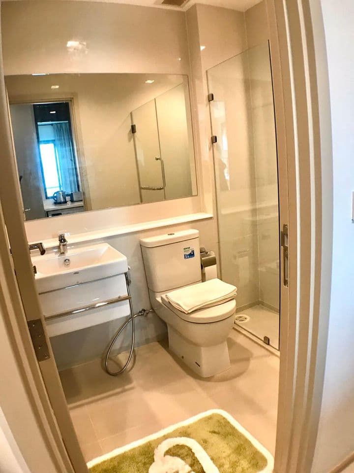 1649 – 301_bathroom.jpg