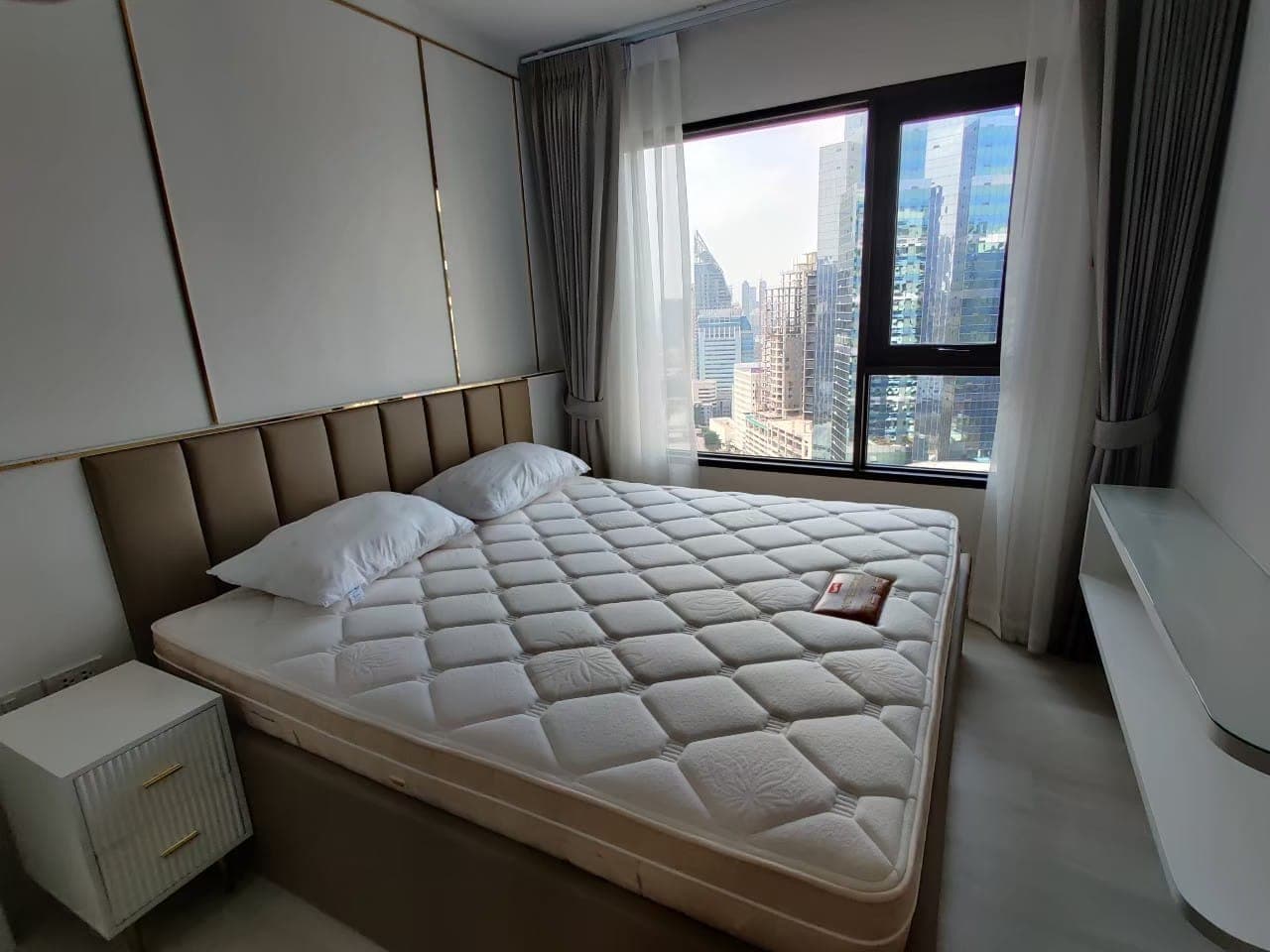 1651 – 201_bedroom.jpg
