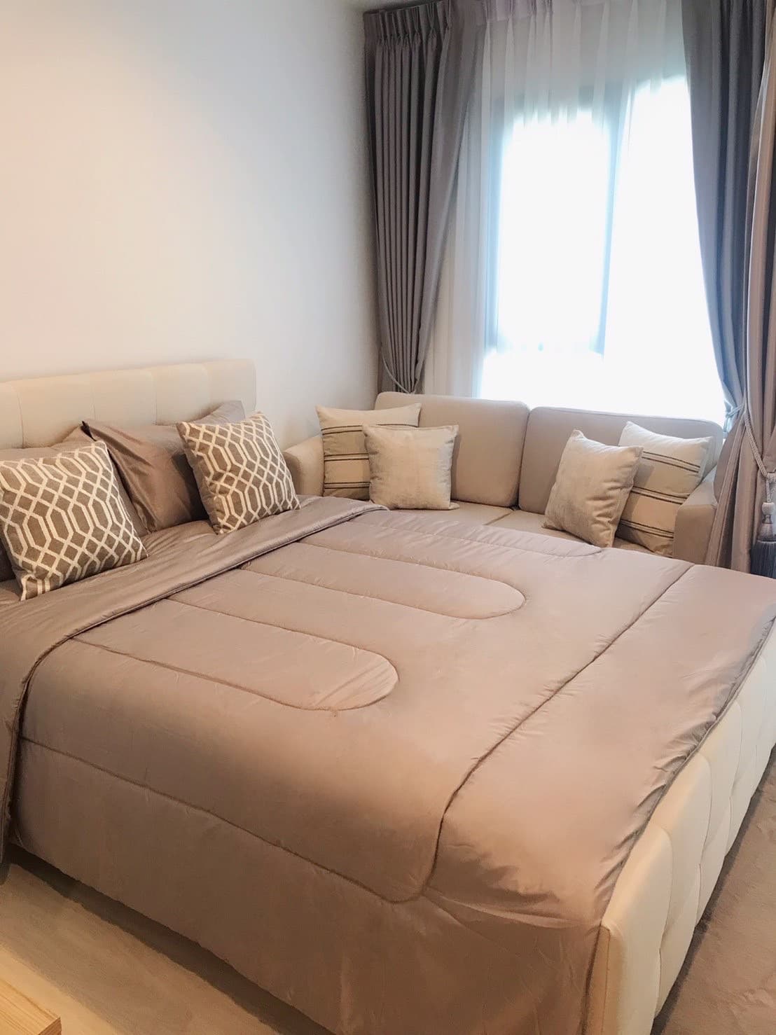 1652 – 202_bedroom.jpg