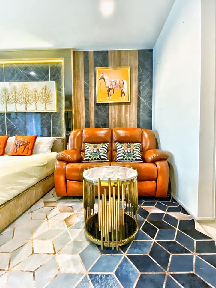 1653 – 102_living_room.jpg