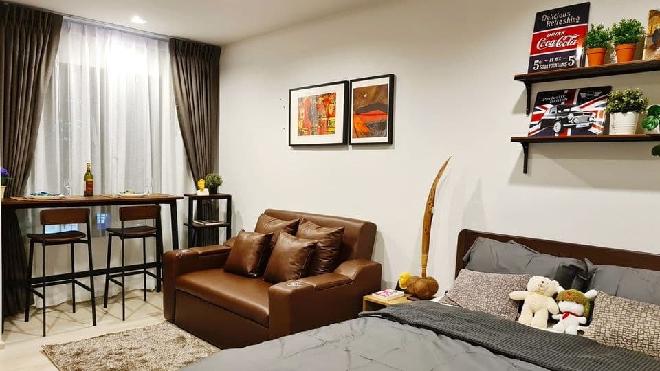 1656 – 101_living_room.jpg