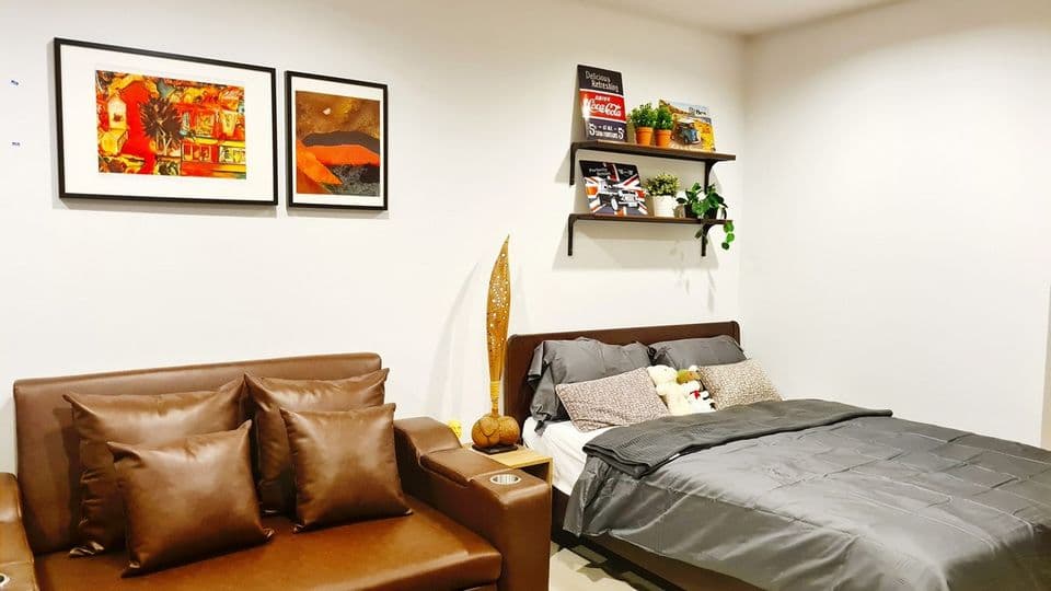 1656 – 102_living_room.jpg