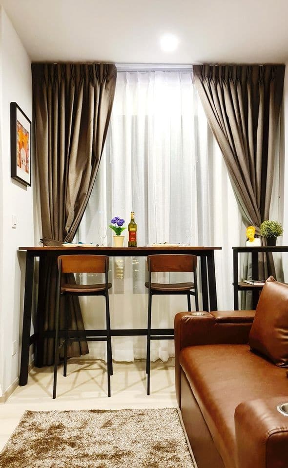 1656 – 103_living_room.jpg