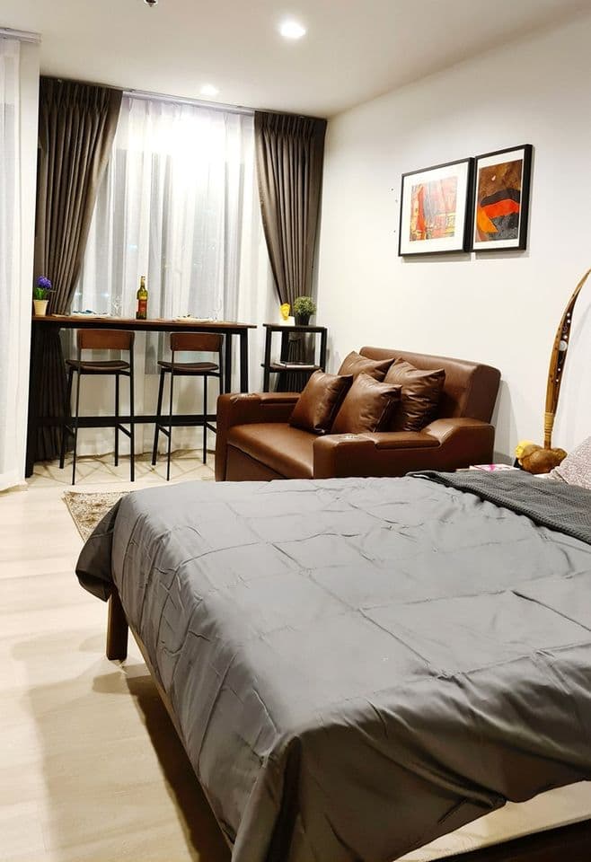 1656 – 105_living_room.jpg