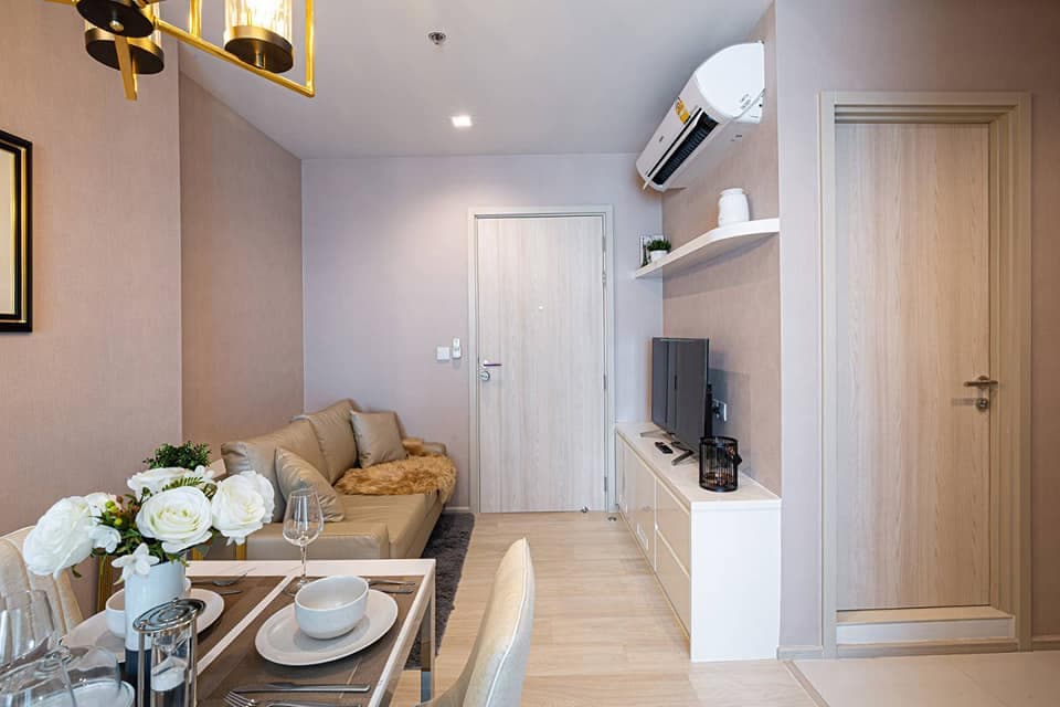 1659 – 102_living_room.jpg