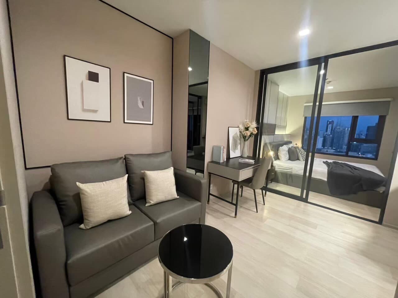 1660 – 101_living_room.jpg