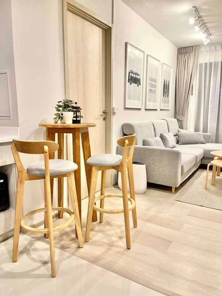 1663 – 102_living_room.jpg