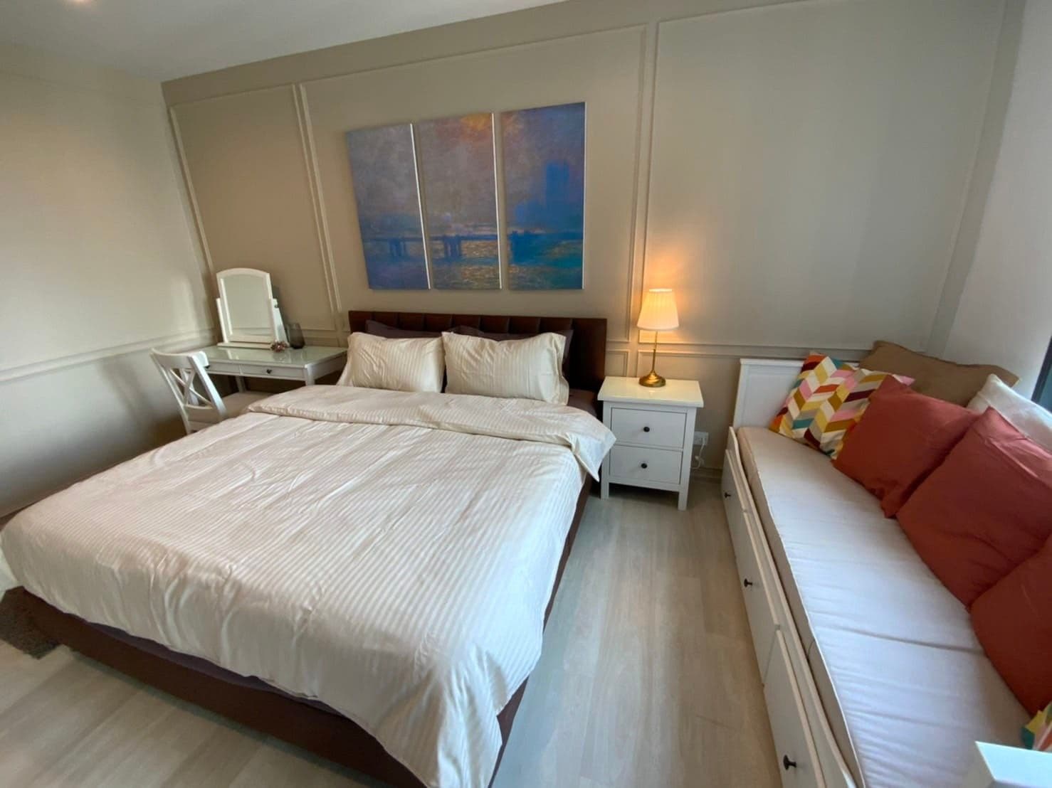 1664 – 101_living_room.jpg