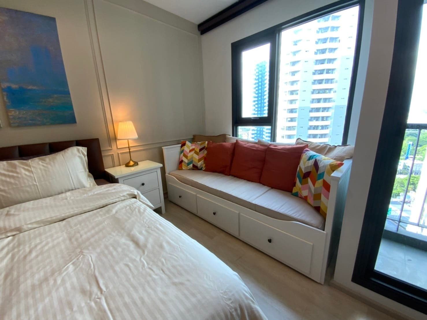 1664 – 102_living_room.jpg
