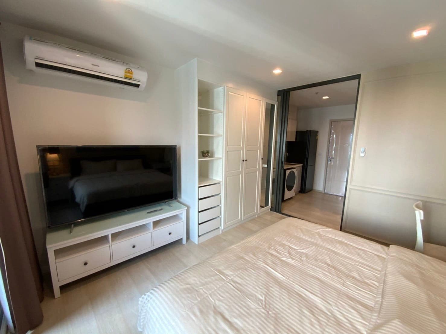 1664 – 202_bedroom.jpg
