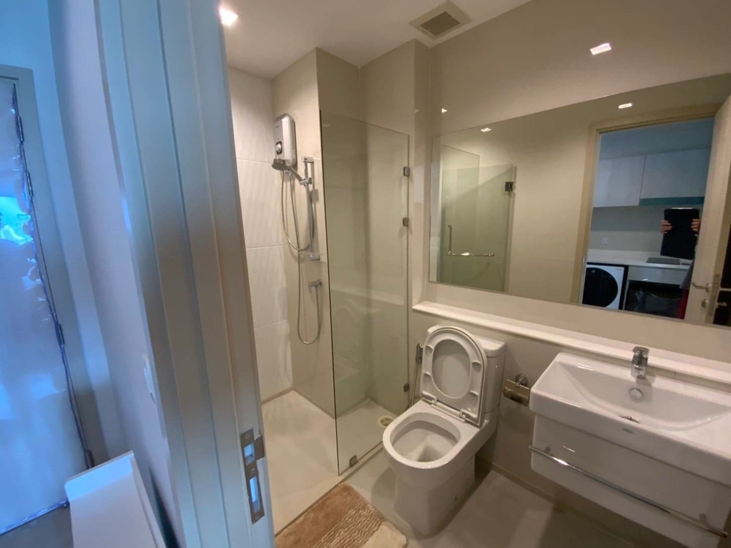 1664 – 301_bathroom.jpg