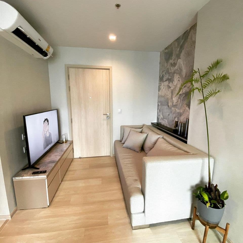 1669 – 101_living_room.jpg