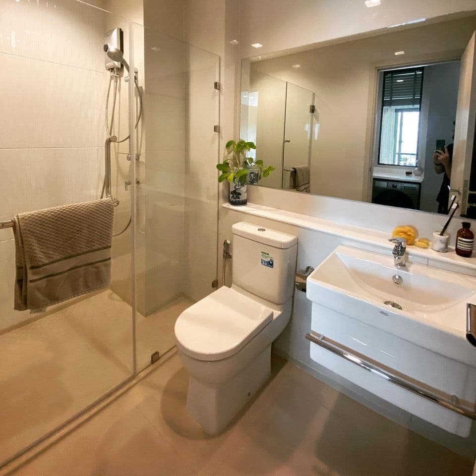 1669 – 301_bathroom.jpg