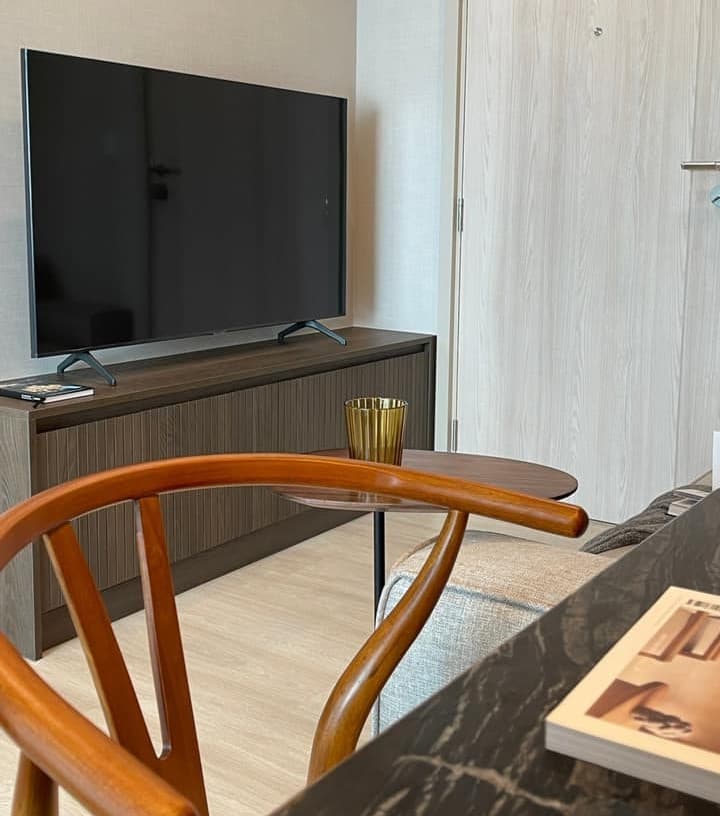 1672 – 103_living_room.jpg