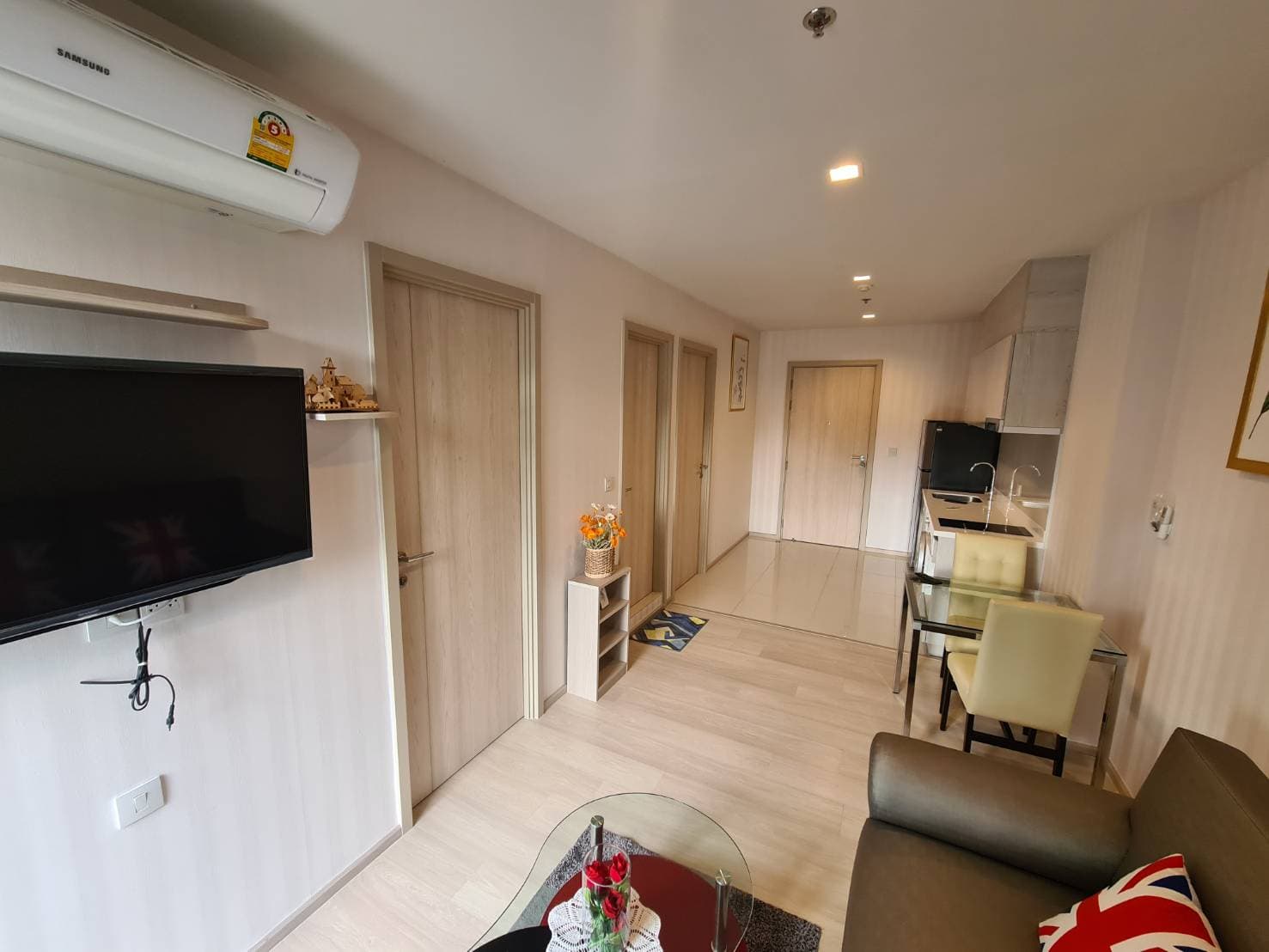 1674 – 101_living_room.jpg