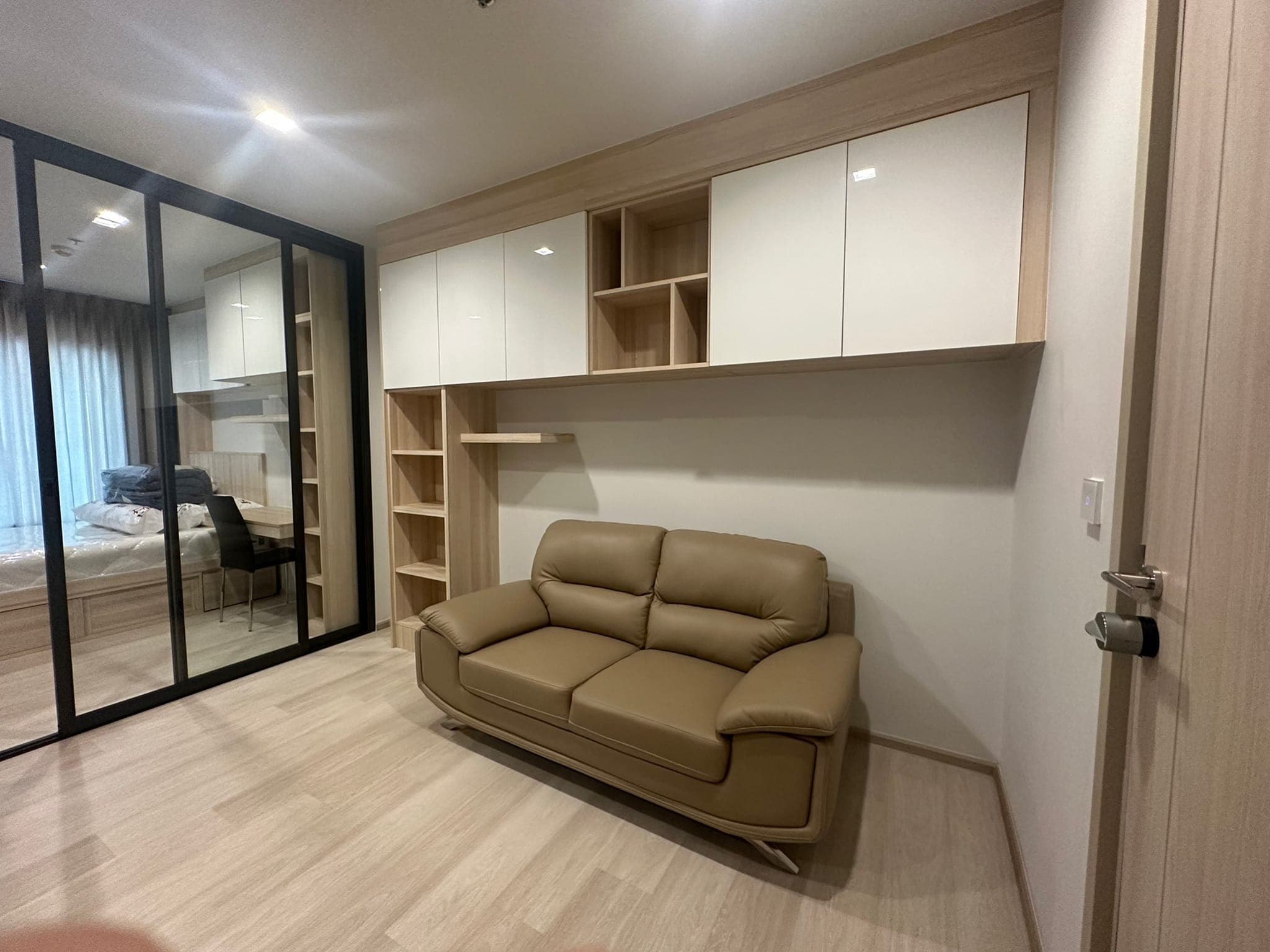 1675 – 101_living_room.jpg