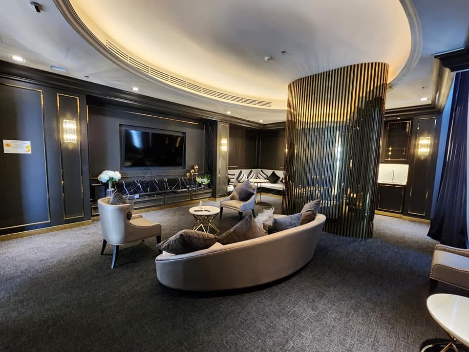 1675 – 103_living_room.jpg