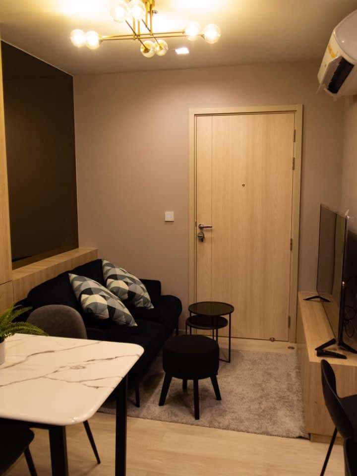 1682 – 102_living_room.jpg