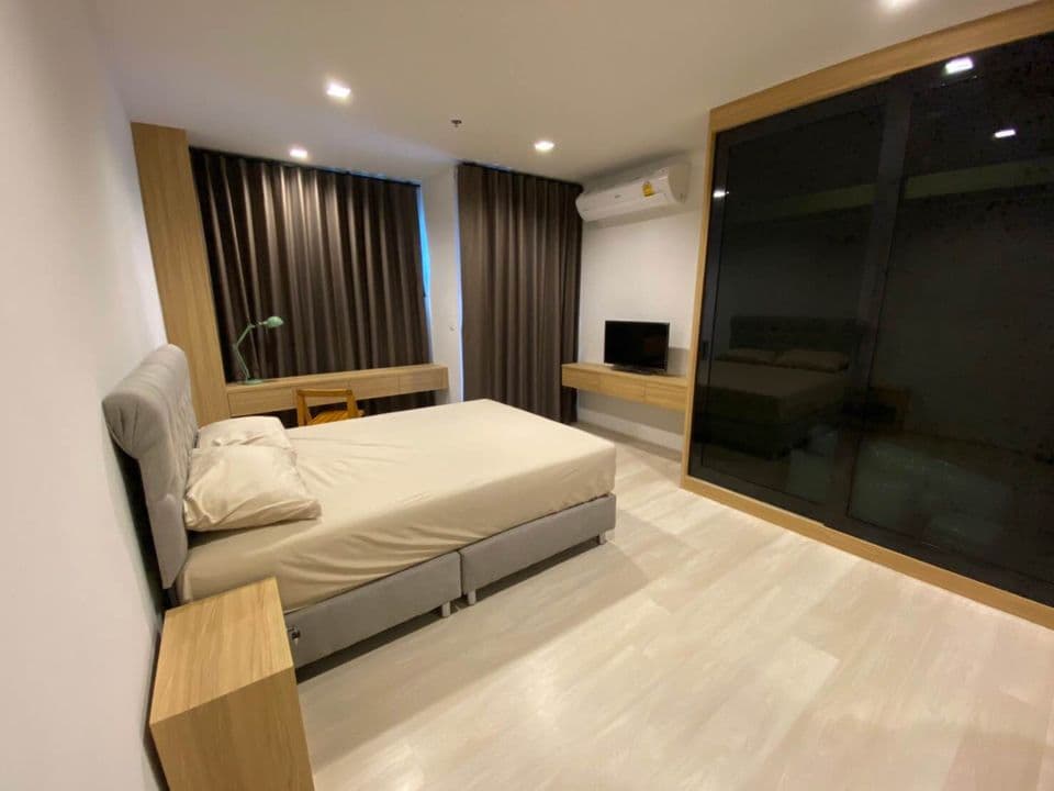 1685 – 101_living_room.jpg