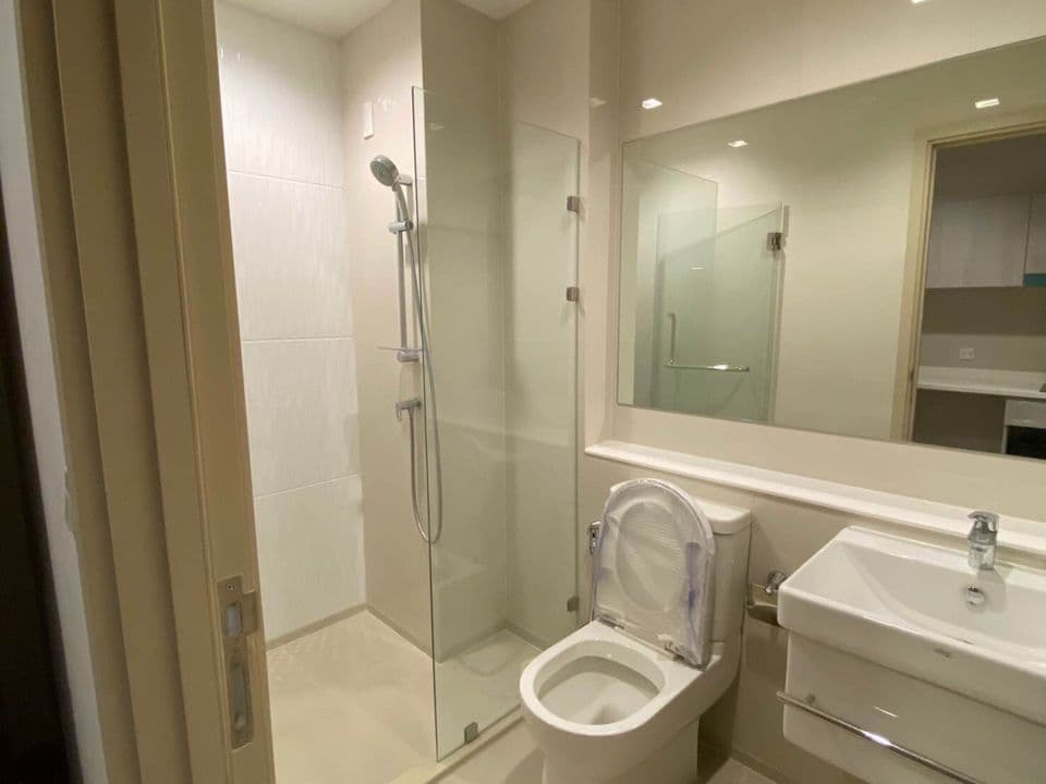 1685 – 301_bathroom.jpg