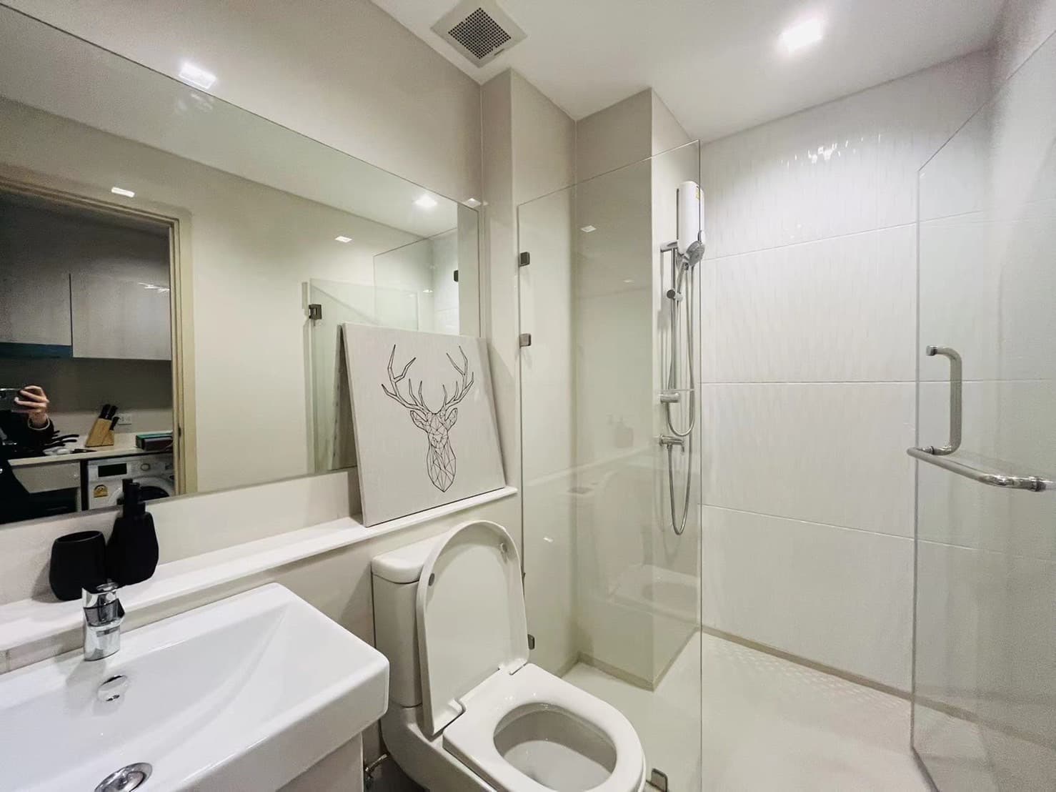 1979 – 301_bathroom.jpg