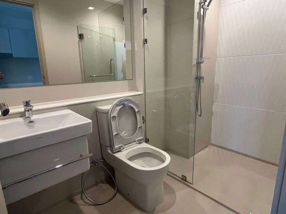1980 – 301_bathroom.jpg
