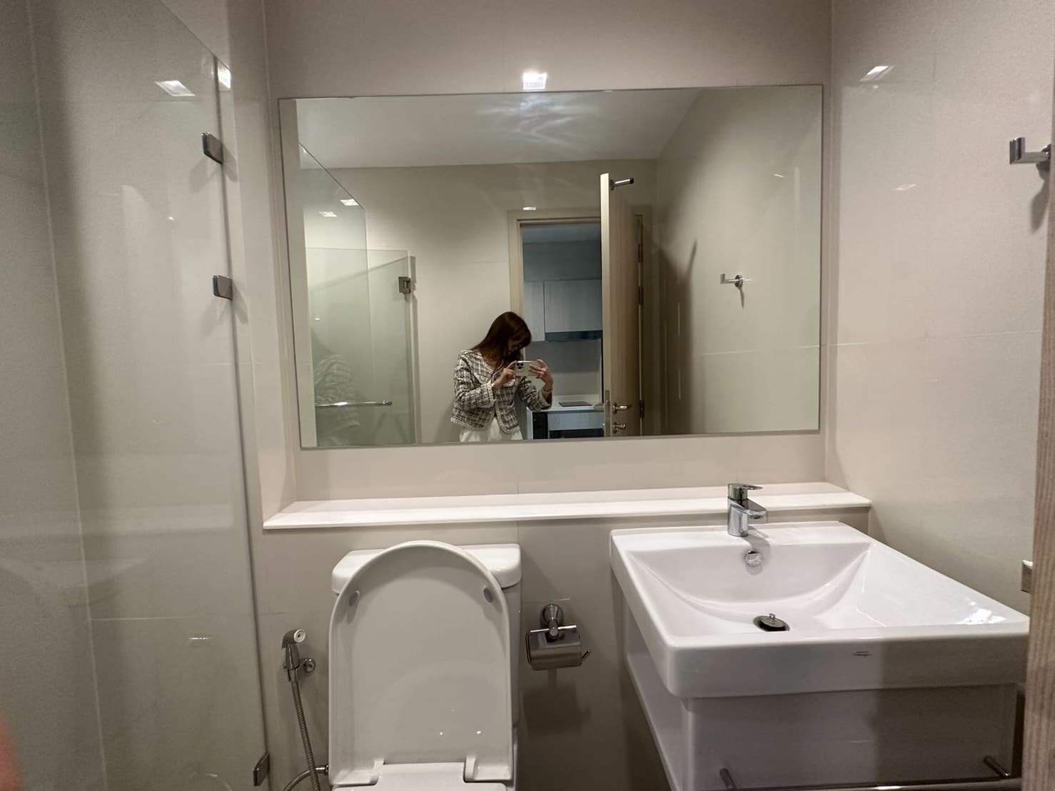 1982 – 301_bathroom.jpg