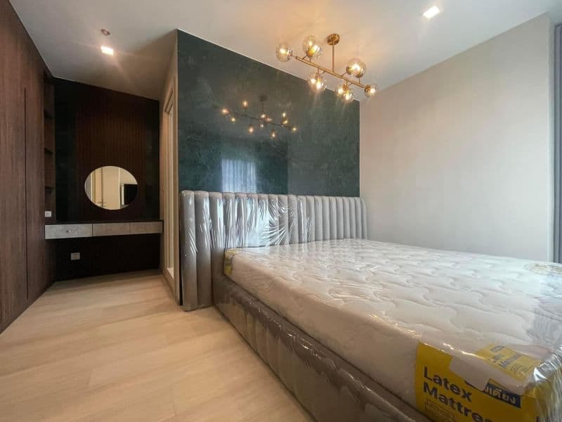 1983 – 201_bedroom.jpg