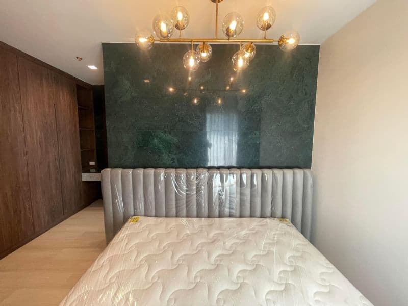 1983 – 202_bedroom.jpg