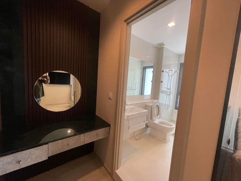 1983 – 301_bathroom.jpg