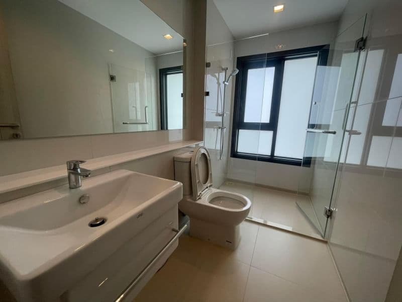 1983 – 302_bathroom.jpg