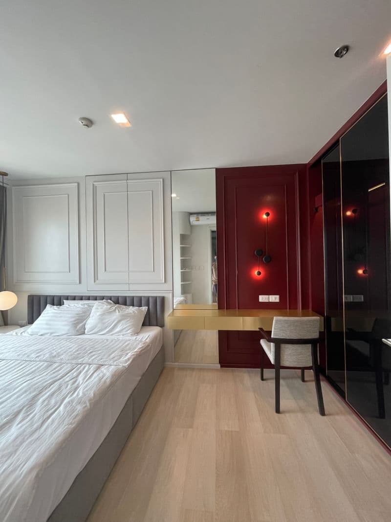 1984 – 202_bedroom.jpg