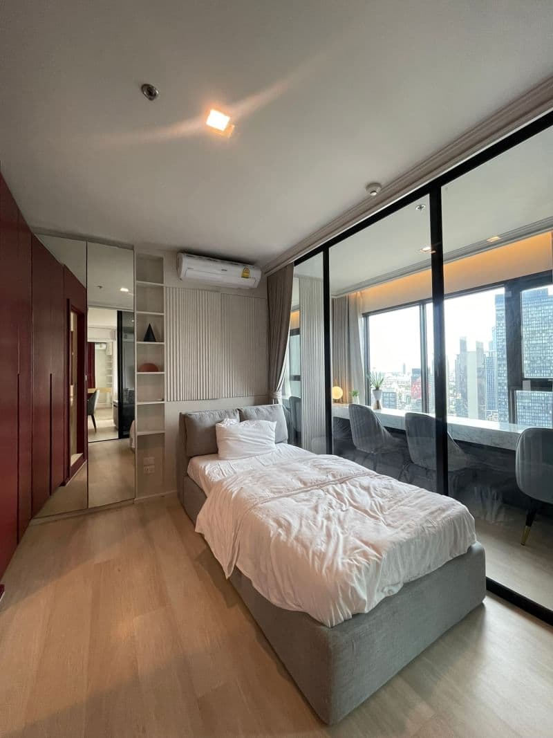 1984 – 207_bedroom.jpg