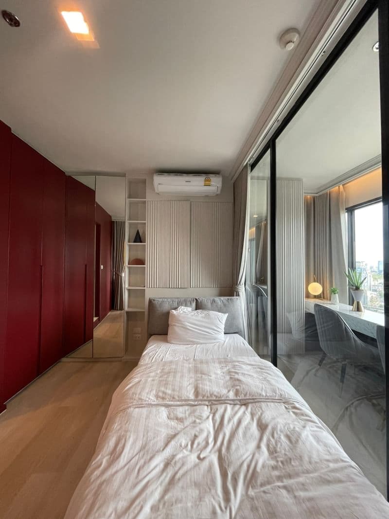 1984 – 208_bedroom.jpg