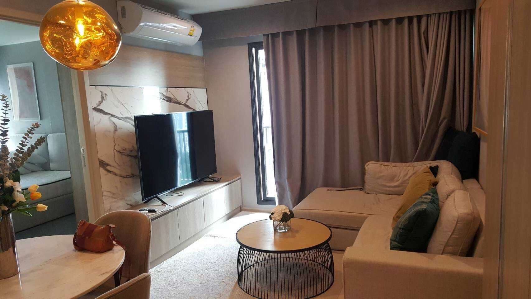 1985 – 101_living_room.jpg