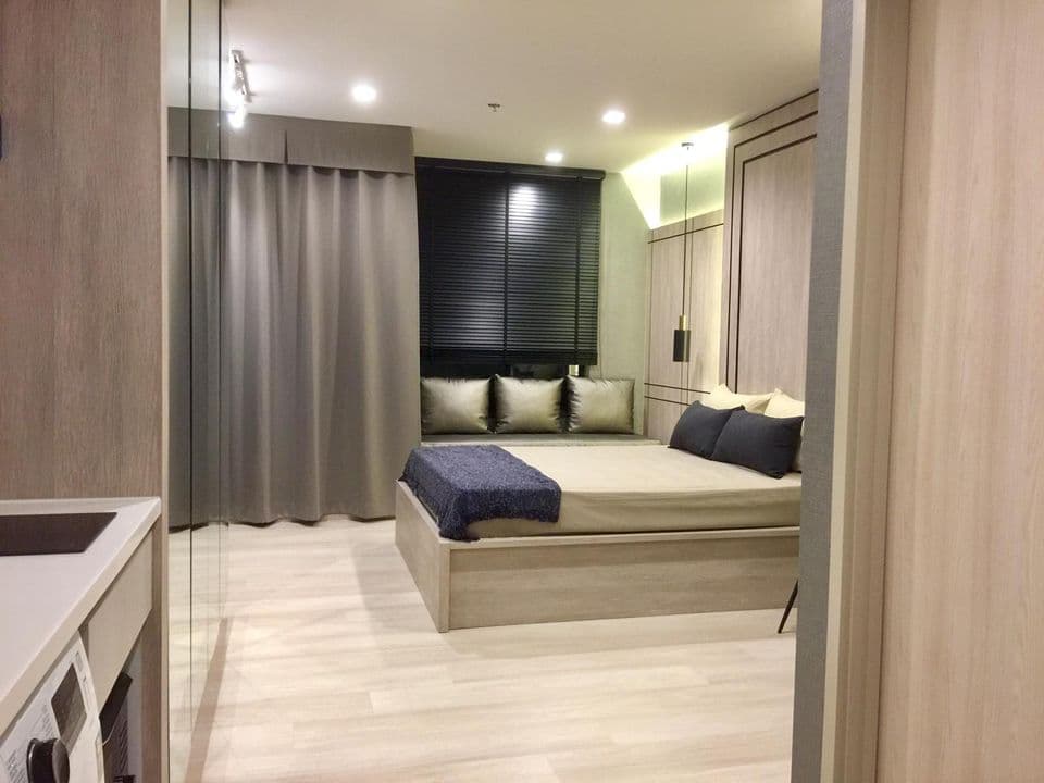 1987 – 201_bedroom.jpg